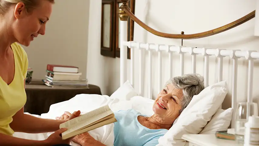 boek voorlezen bij pallitief terminale thuiszorg Wij hebben tijd zoals het voorlezen van uw favoriete boek bij palliatief terminale thuiszorg van Carethuis in Groningen, Friesland, Drenthe en Overijsel